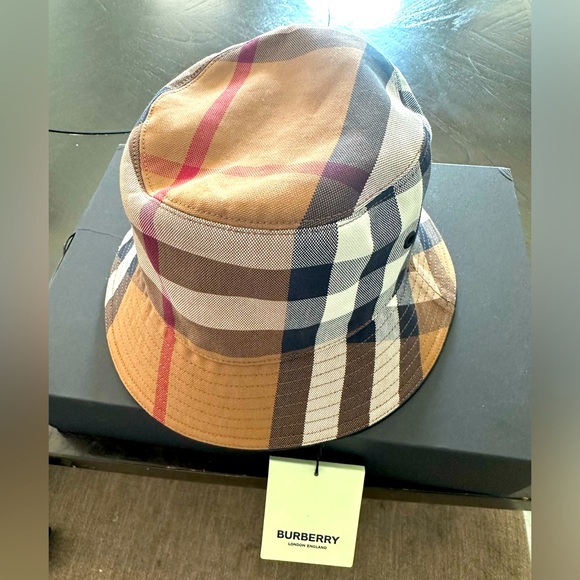 Brand new Burberry Bucket Hat - Picture 1 of 3